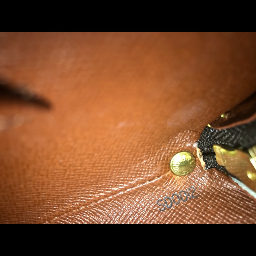Loui Vuitton crossbody bag